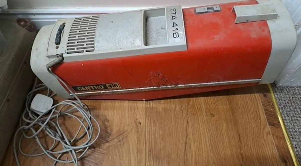 Retro vacuum cleaner - Image 1