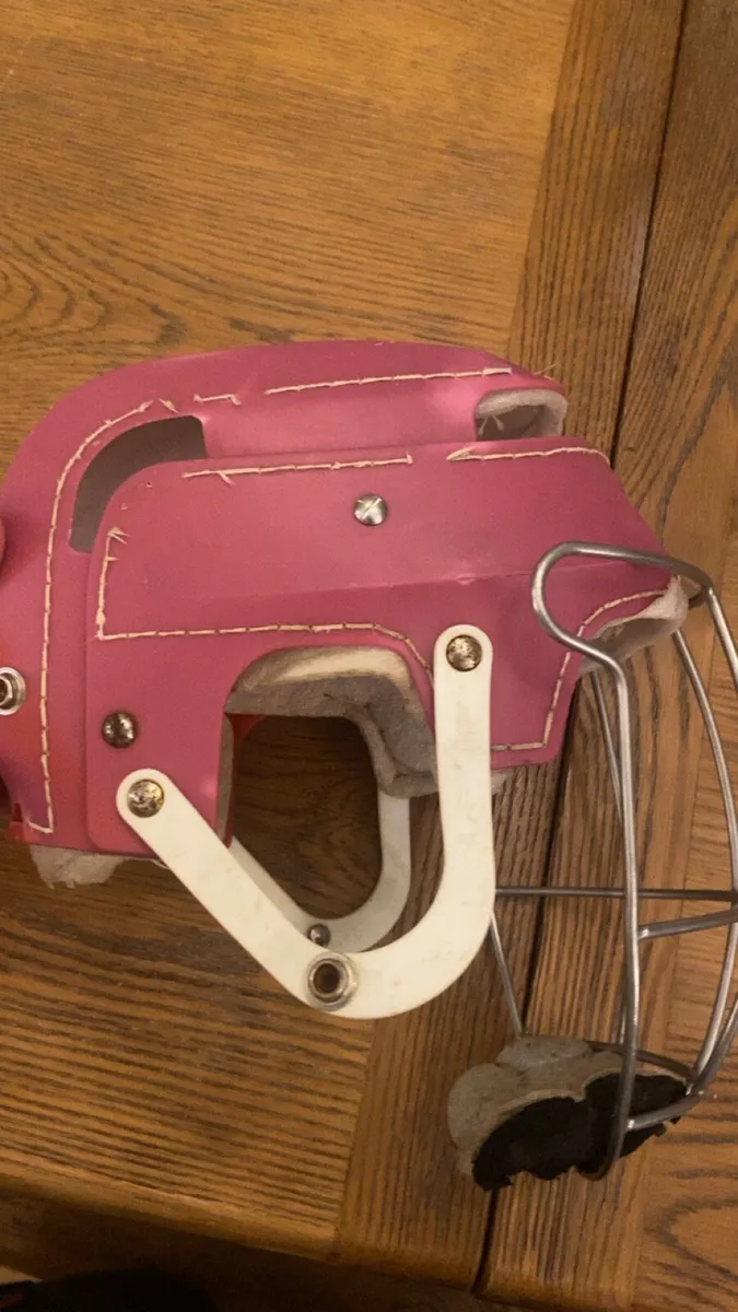 Hurling helmet - Image 4