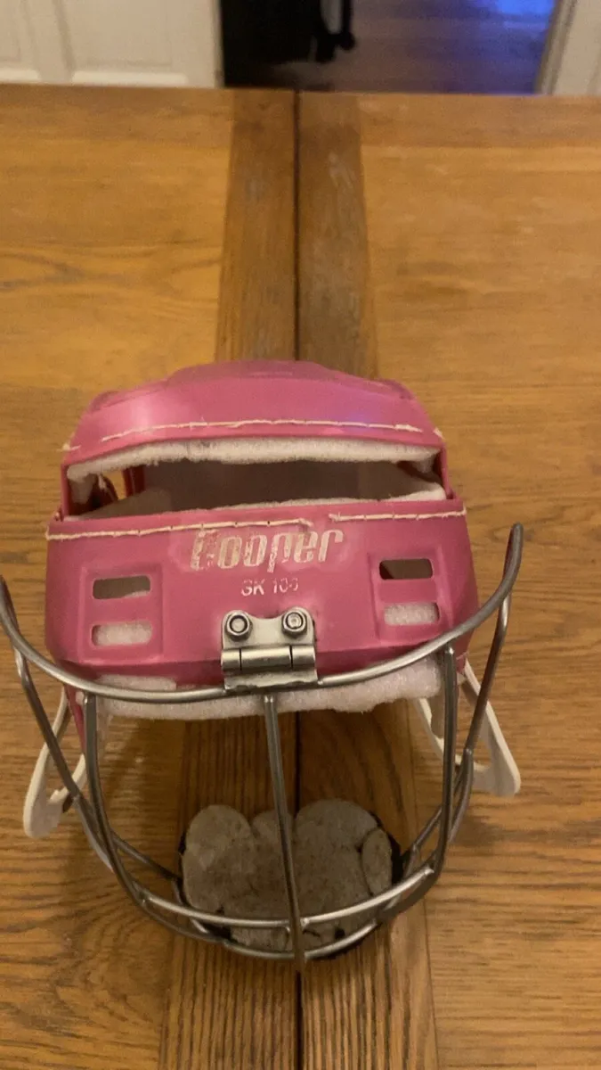 Hurling helmet - Image 1