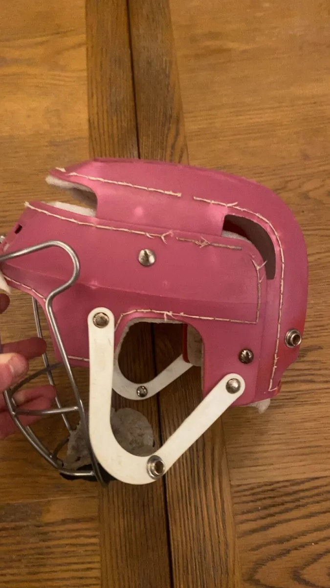 Hurling helmet - Image 2
