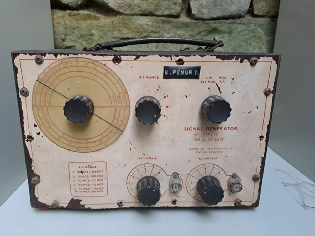 Vintage Army signal generator - Image 1