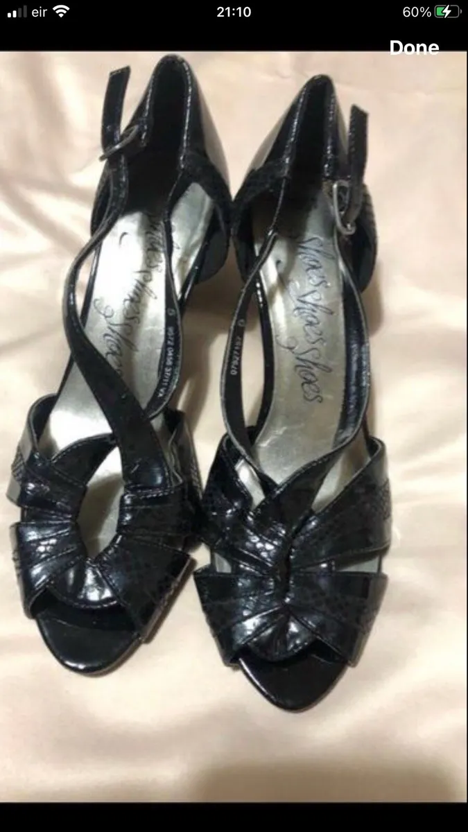 Ladies M&S shoes size 5 €10 - Image 1
