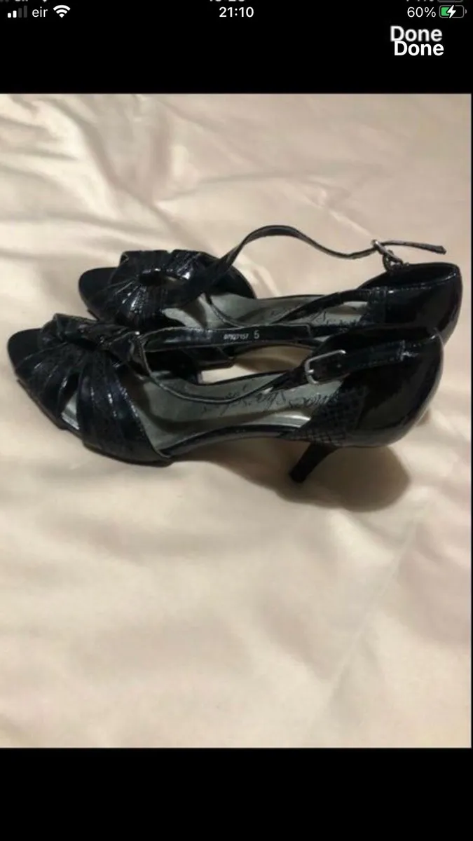 Ladies M&S shoes size 5 €10 - Image 2