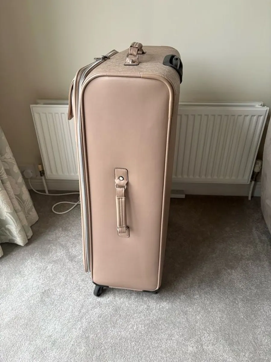 Guess Suitcase - Image 3