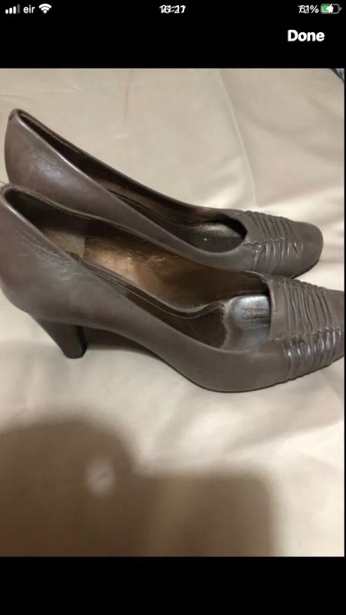 Ladies Clark’s leather shoes size 5.5 €15 - Image 2