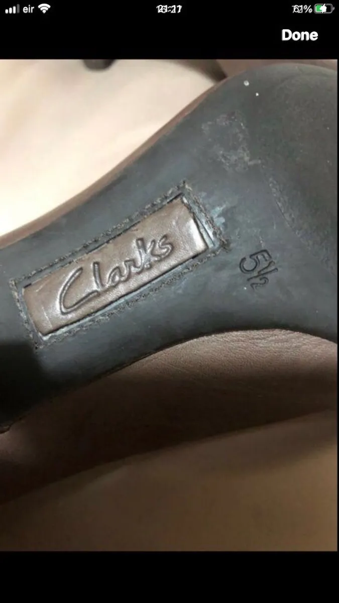 Ladies Clark’s leather shoes size 5.5 €15 - Image 4