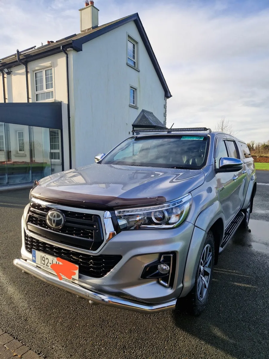 Toyota Hilux Invincible - Image 3
