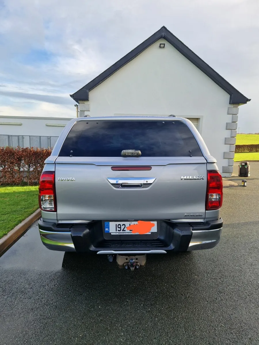 Toyota Hilux Invincible - Image 4