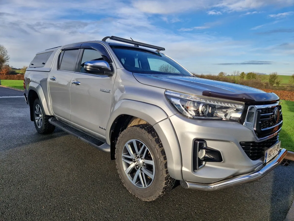Toyota Hilux Invincible - Image 2