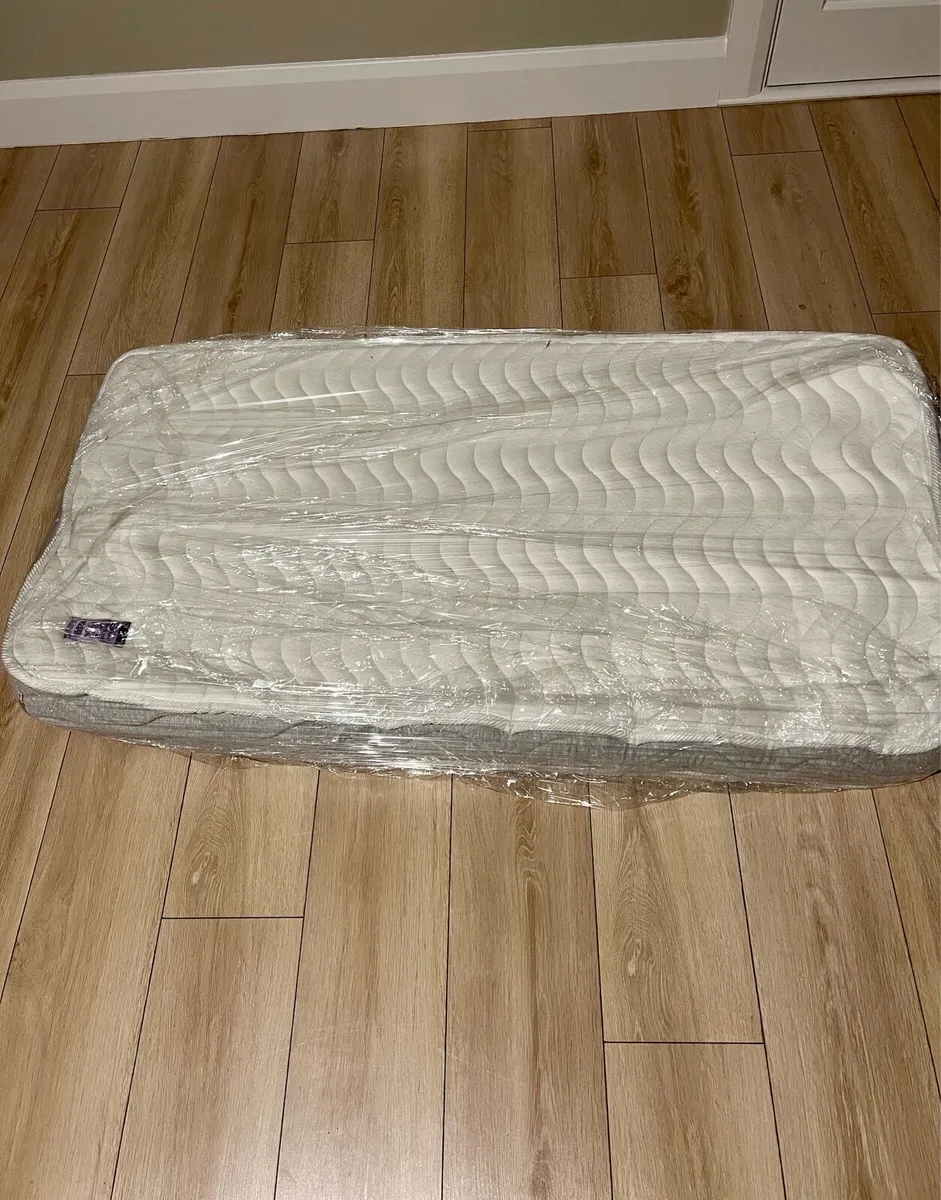 Premium Deluxe ClevaFoam Pocket Sprung Mattress - Image 3