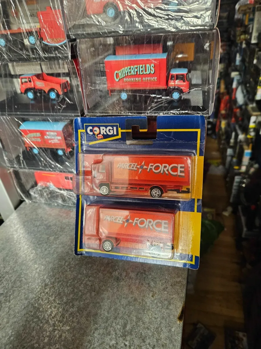 Corgi Parcel Force Truck and Trailer - Image 1