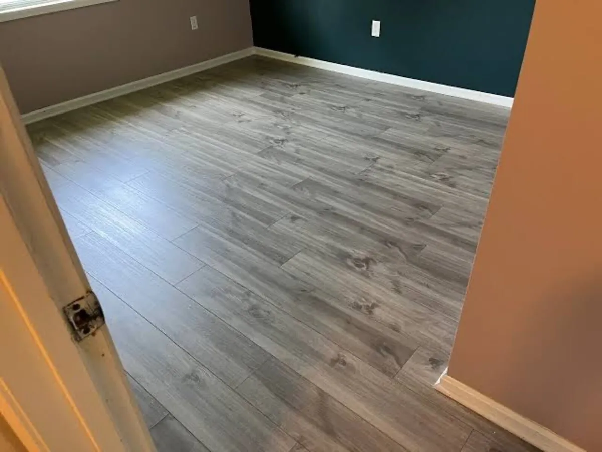 Laminates flooring - Image 2