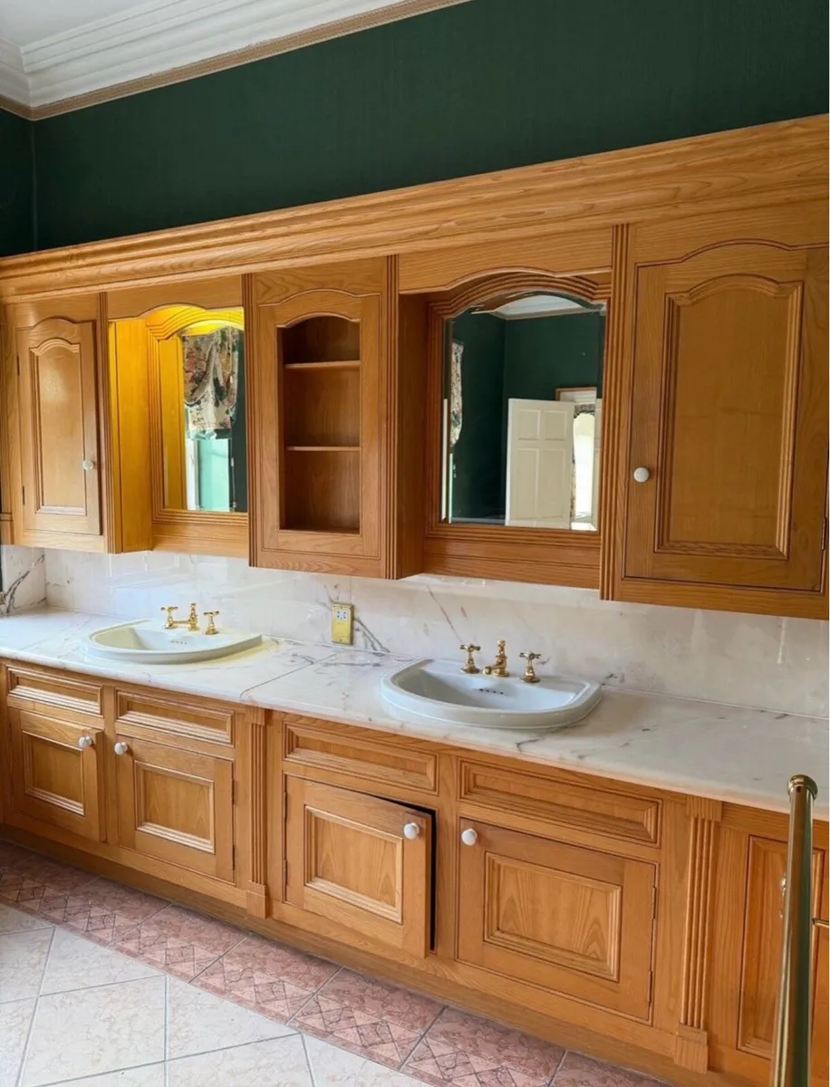 Bathroom vanity unit