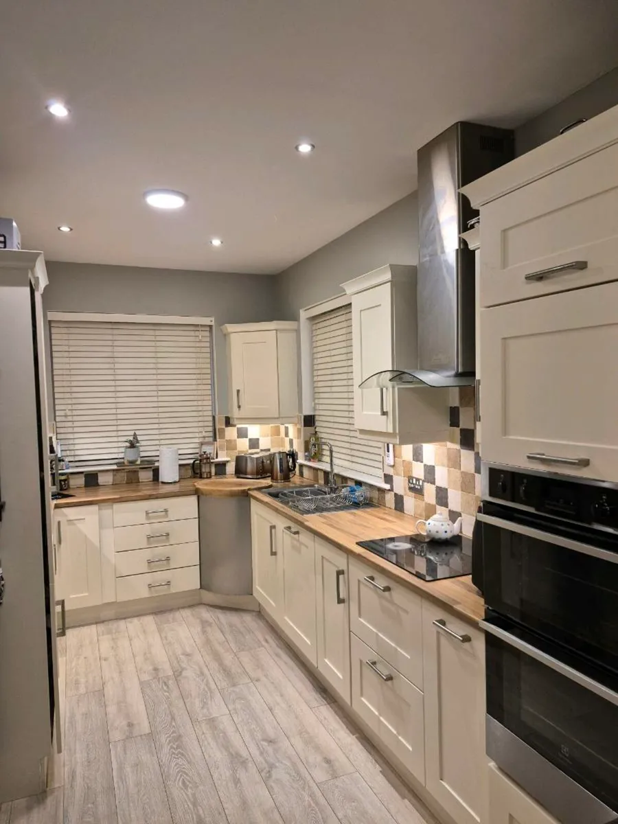 Kitchen Units - Image 1