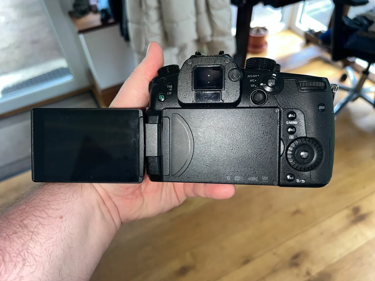 Panasonic Lumix DC-GH5 Mirrorless Camera - Image 2