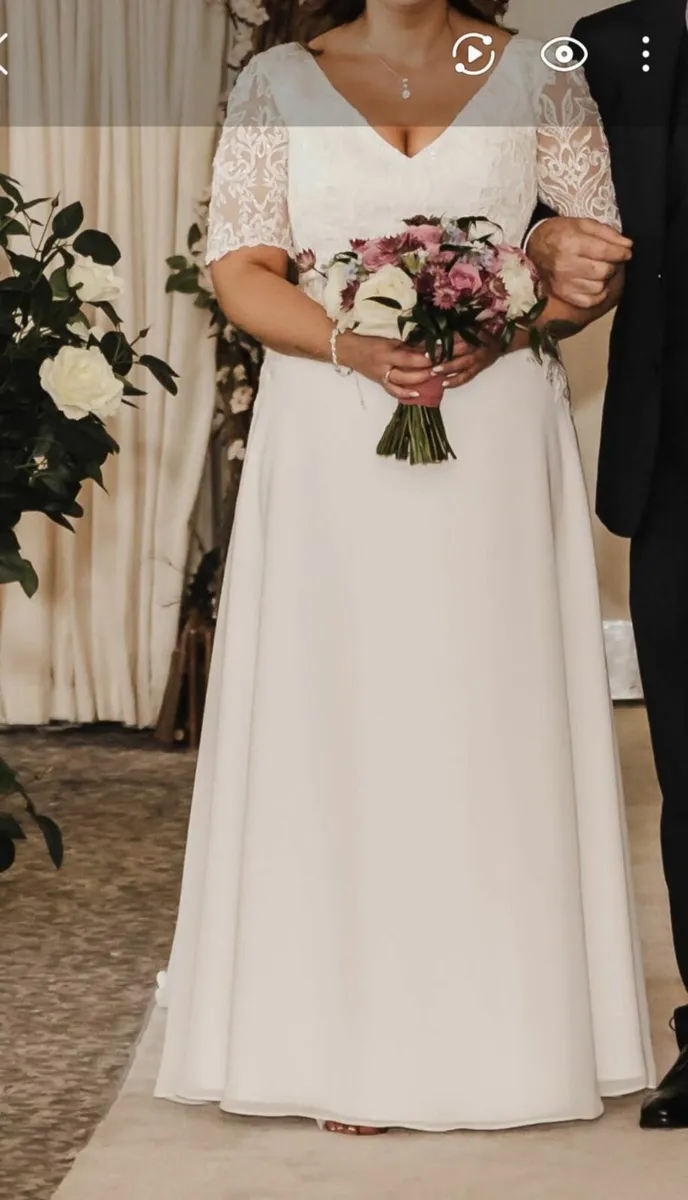 Wedding dress - Image 3