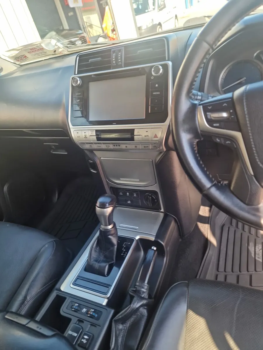 Toyota landcruiser business class - Image 4