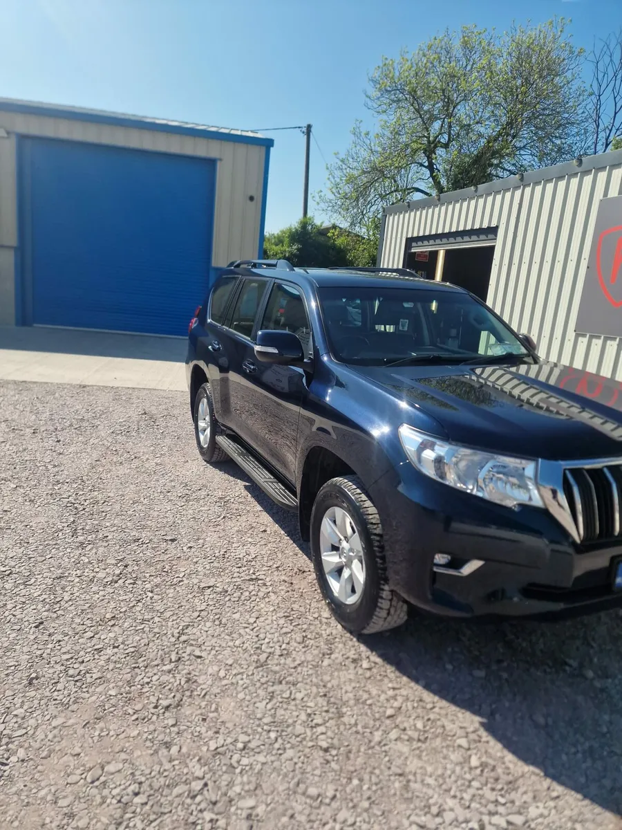 Toyota landcruiser business class - Image 3