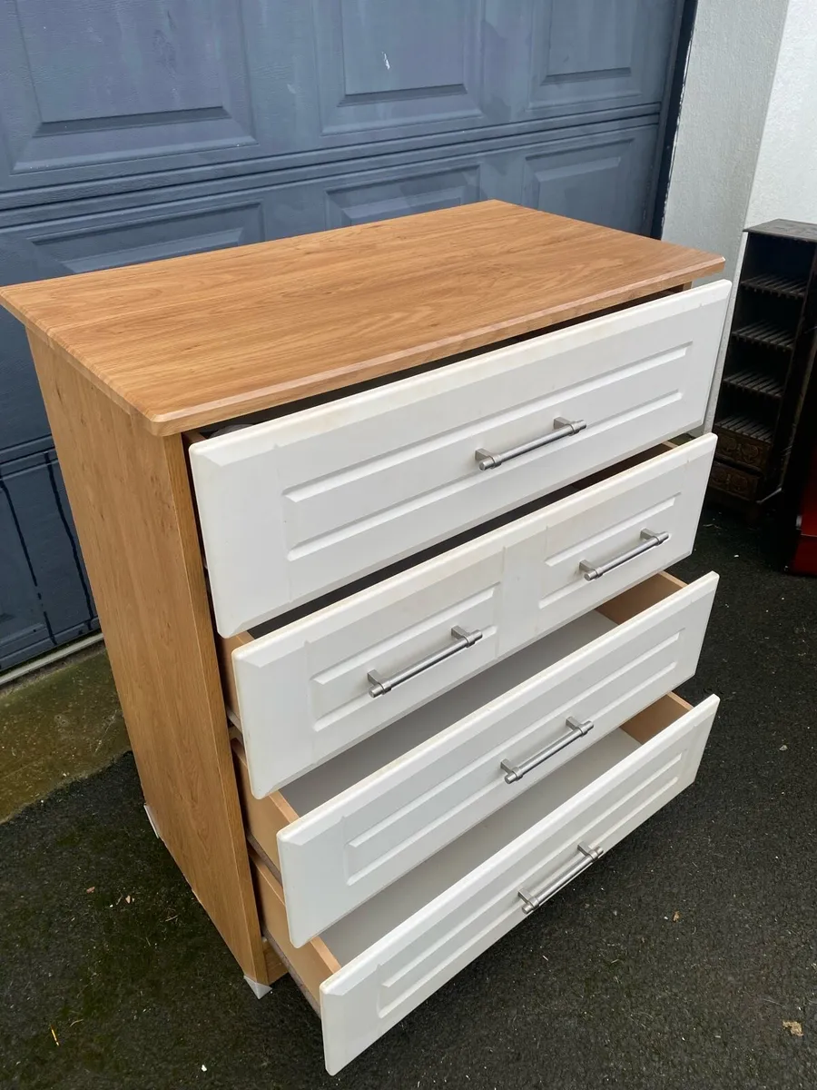 Oak effect 4 drawer dresser - Image 1