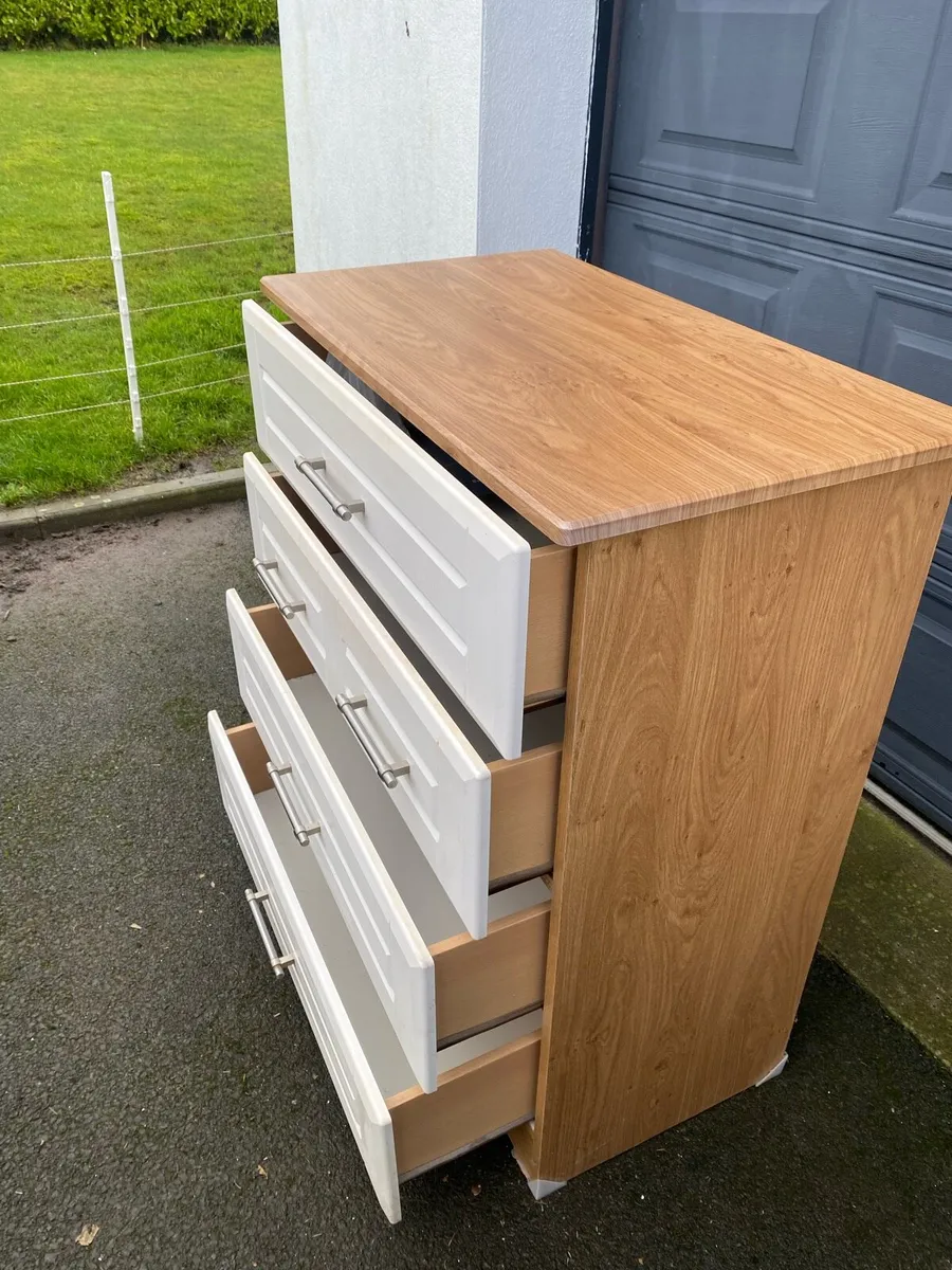 Oak effect 4 drawer dresser - Image 2