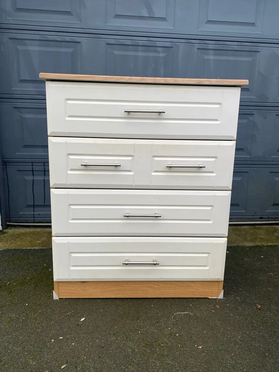 Oak effect 4 drawer dresser - Image 3