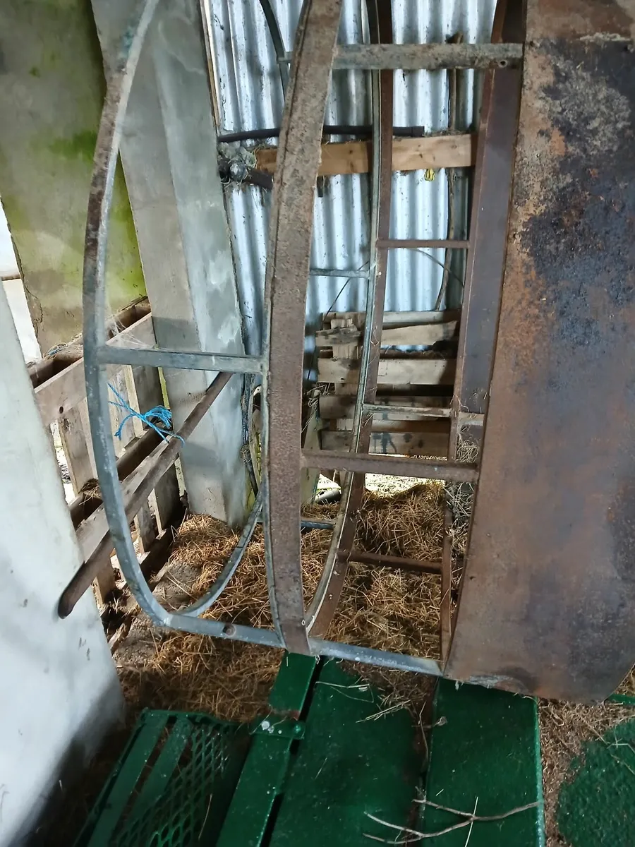 Round sheep feeder - Image 1