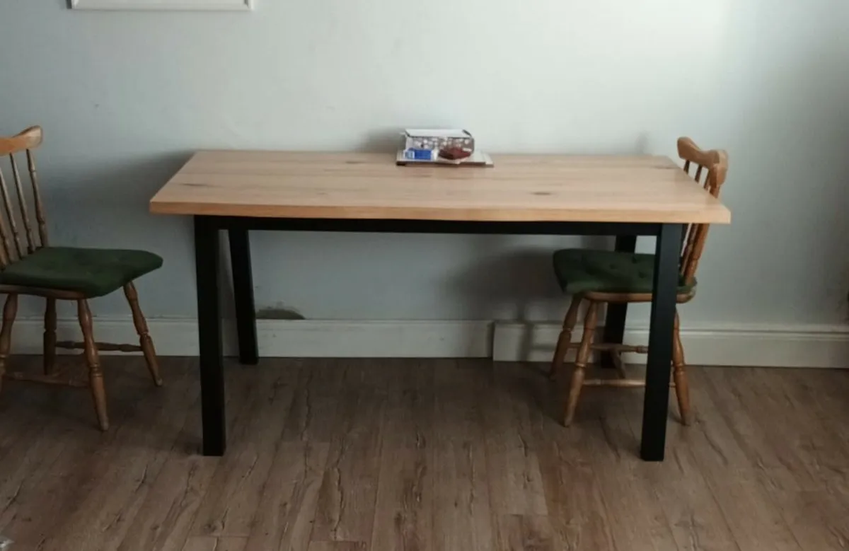 Dining room table - Image 1