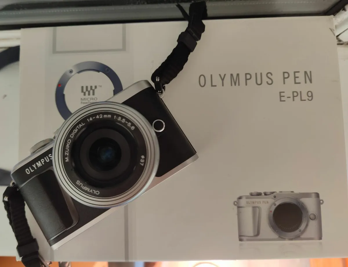 Olympus pen E-PL9 kit + 64GB SD card - Image 2