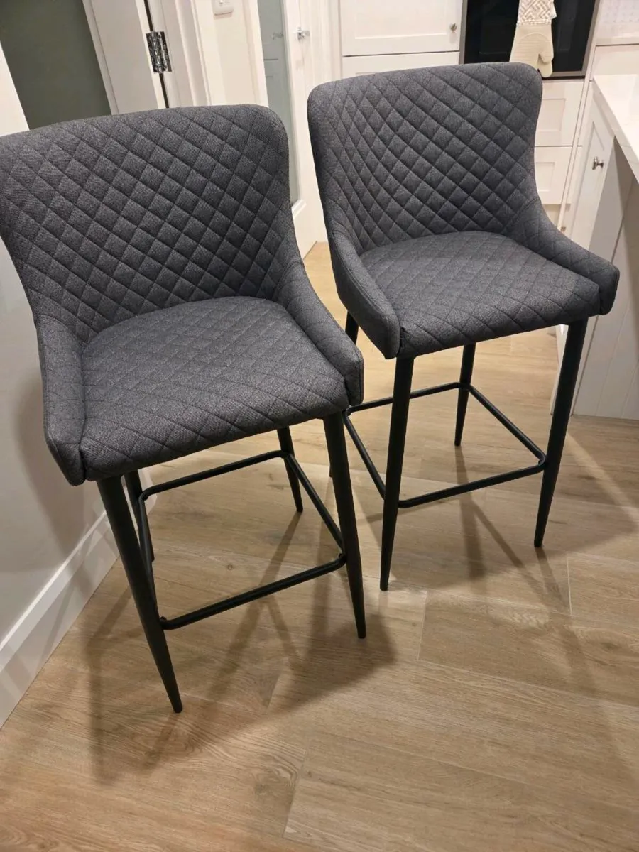 Kitchen bar stools - Image 1