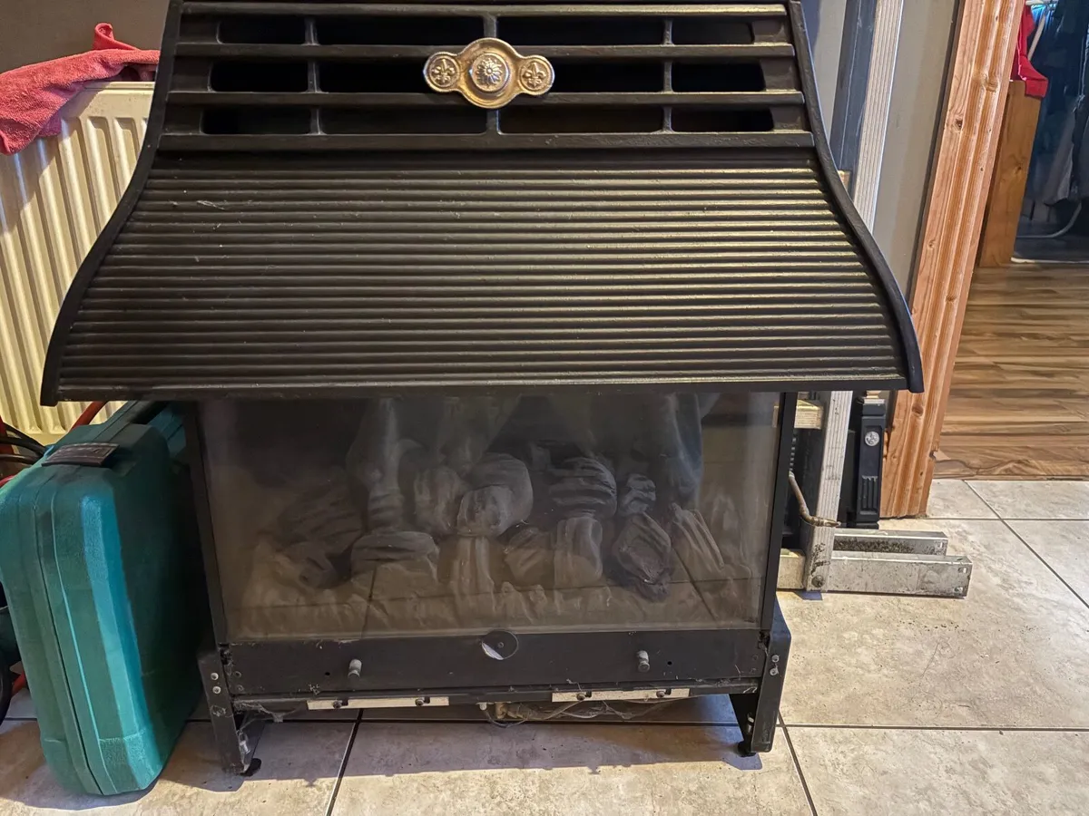 Gas fireplace - Image 2