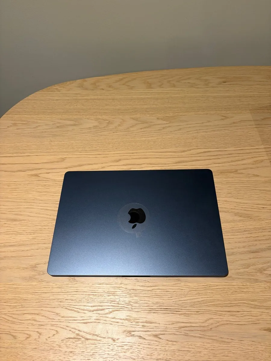 MacBook Air 15-inch M3 Midnight 8GB Ram 256gb ssd - Image 3