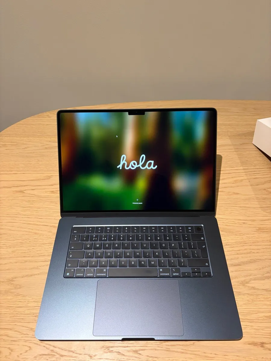 MacBook Air 15-inch M3 Midnight 8GB Ram 256gb ssd - Image 1