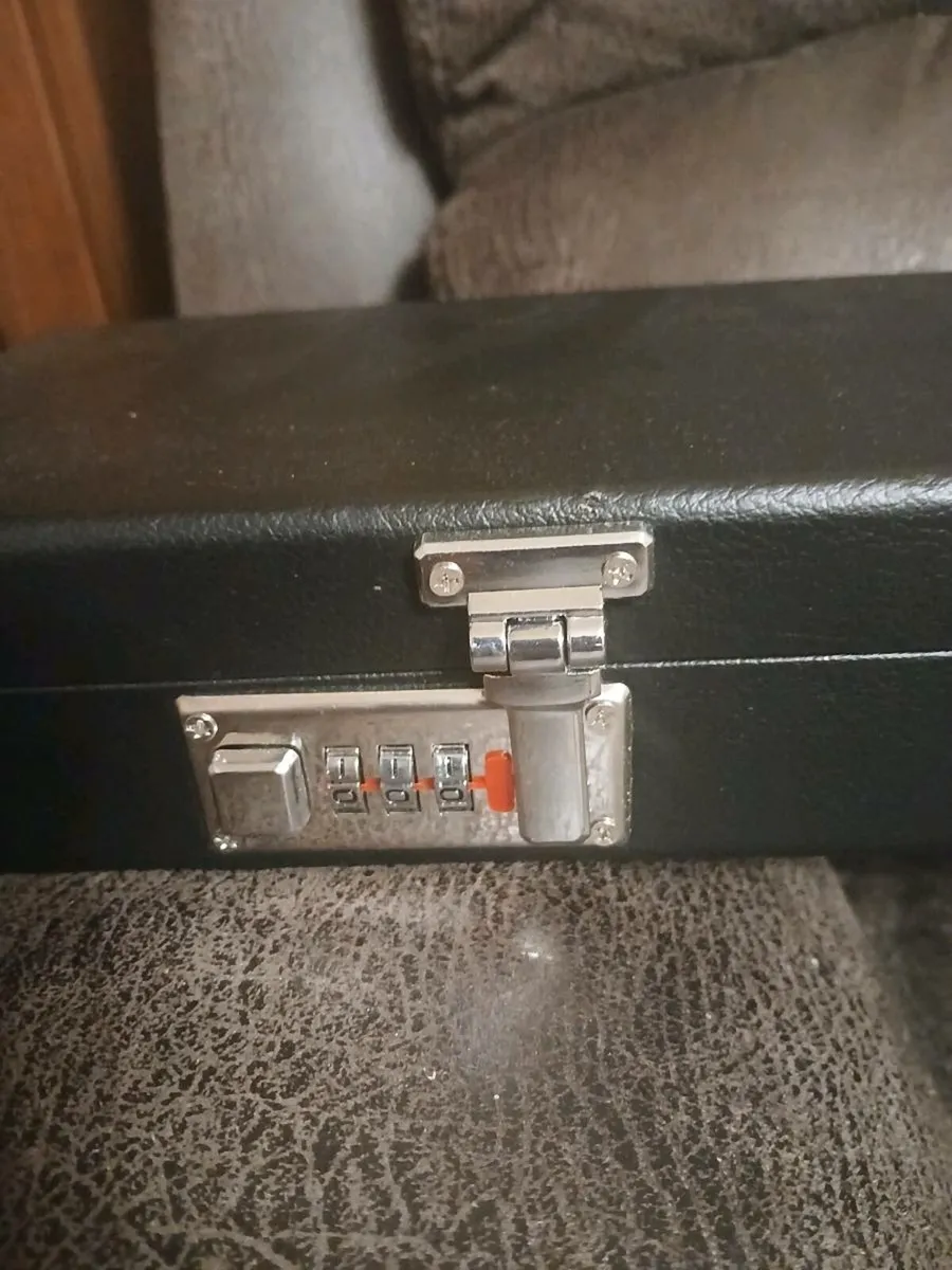 Hard Executive Snooker or pool Lockable  case - Image 1