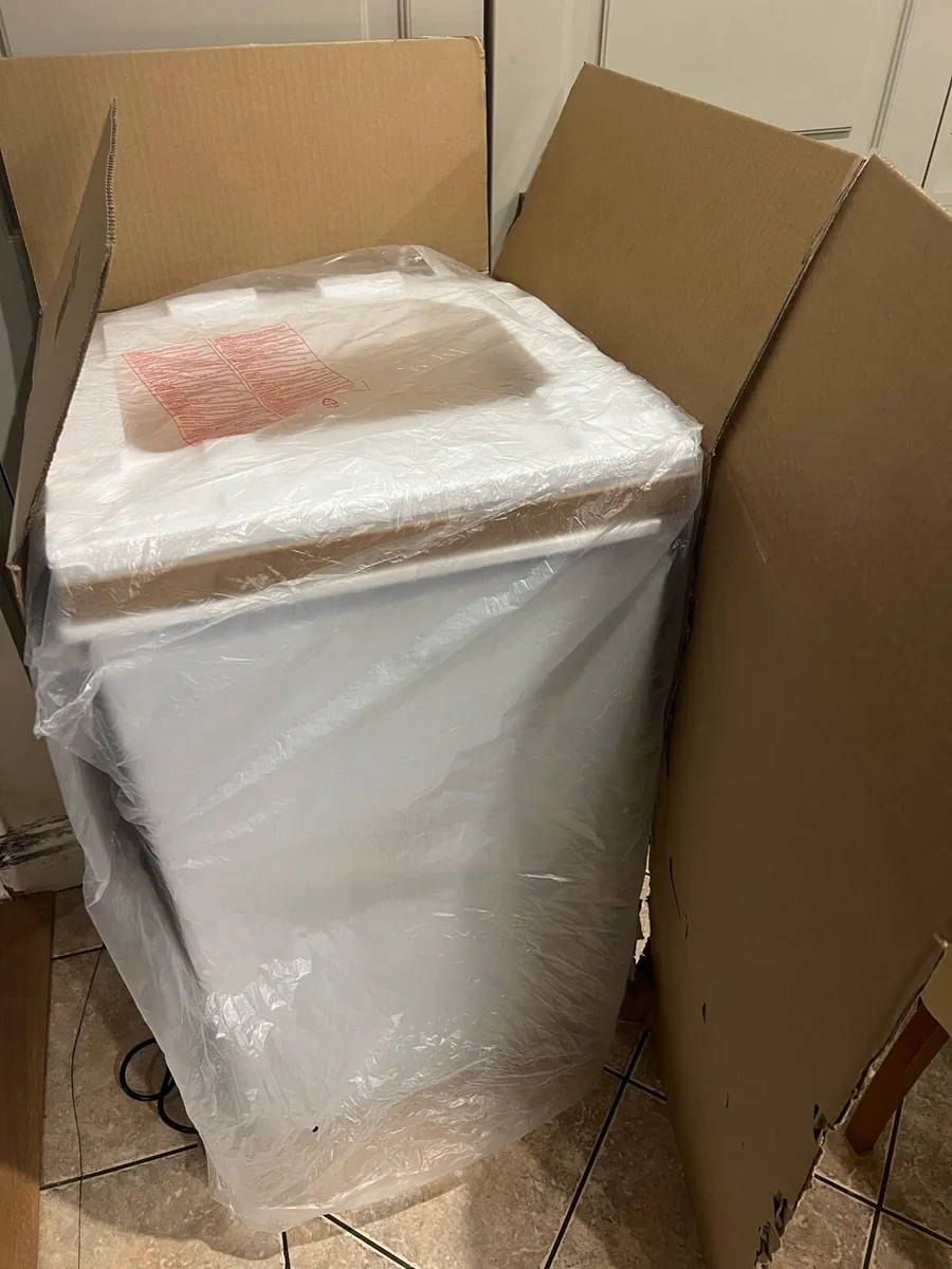 New undercounter Fridge - Image 3