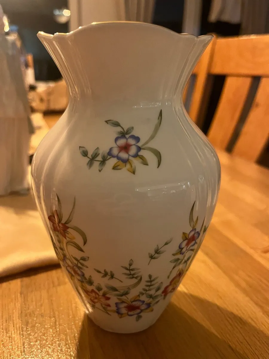 Royal Tara Vase - Image 1