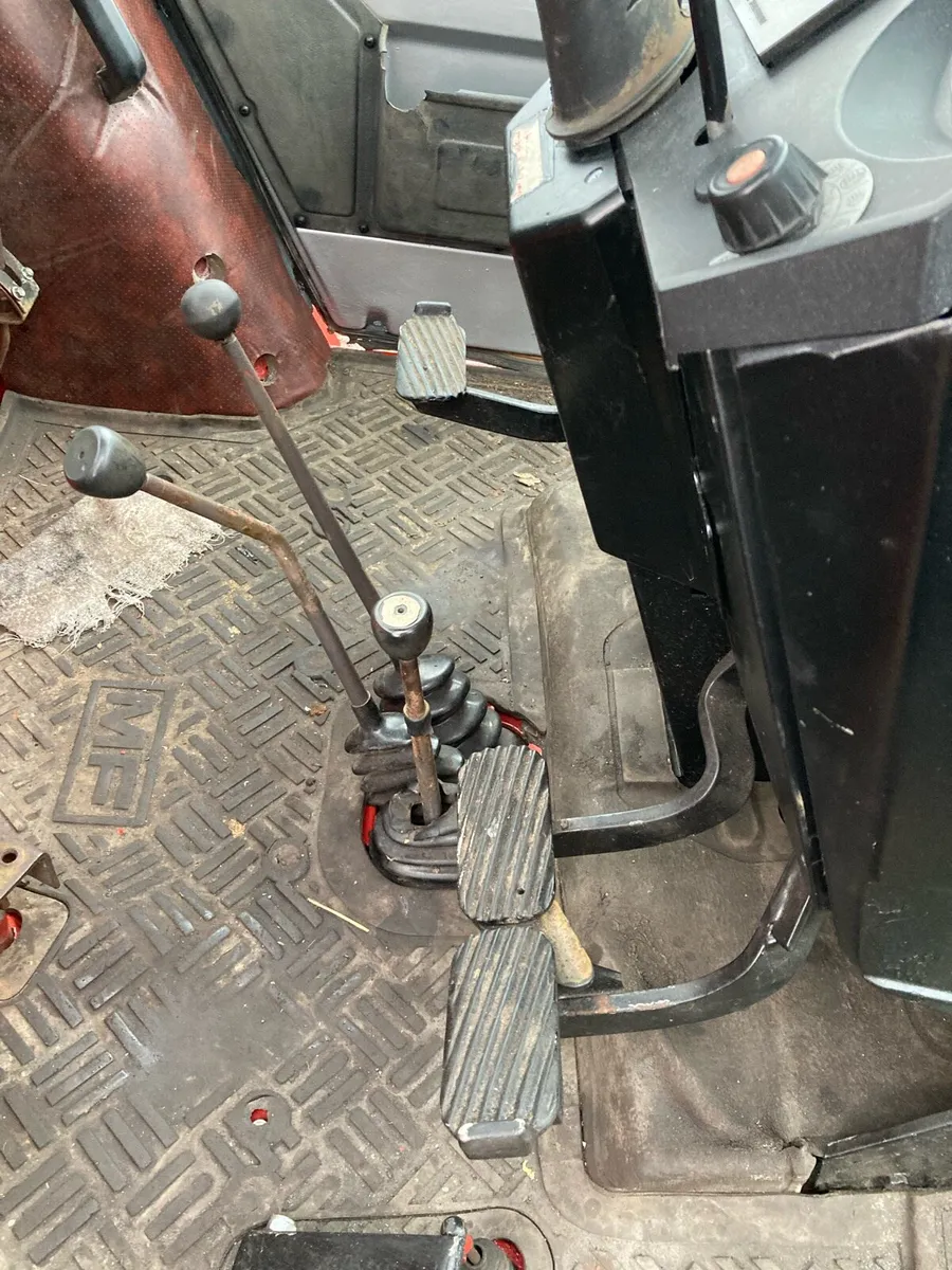 S/H Massey Ferguson 690 Tractor - Image 4