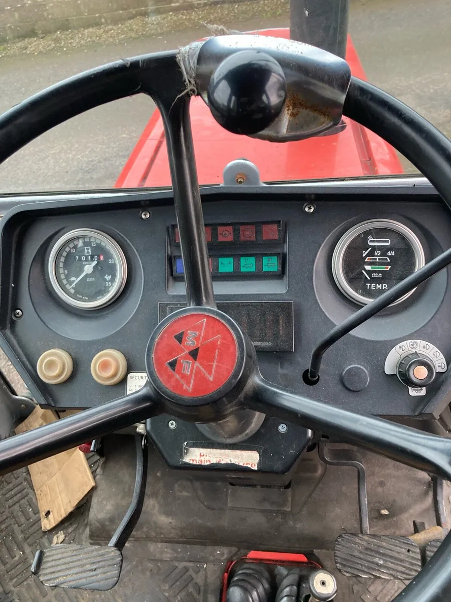 S/H Massey Ferguson 690 Tractor - Image 3