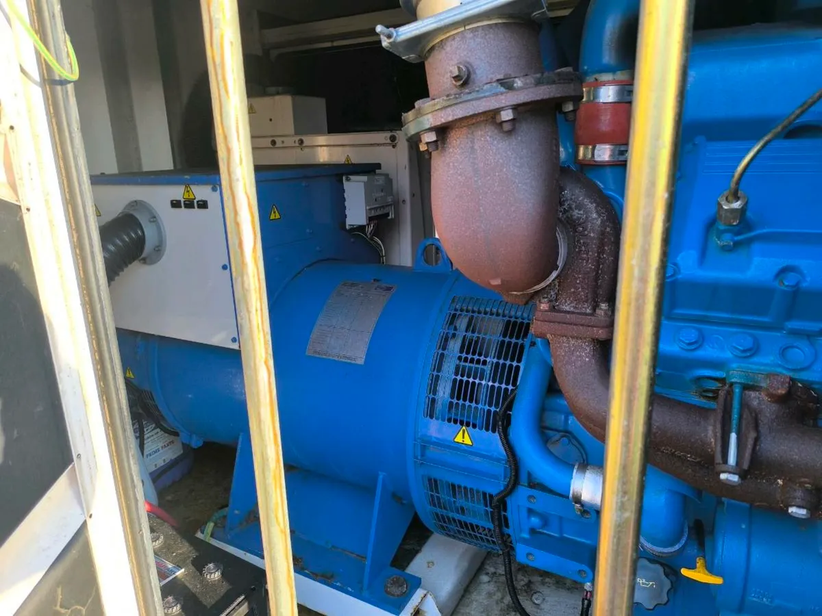 FG Wilson 550kvs generator  ex standby low hours - Image 2