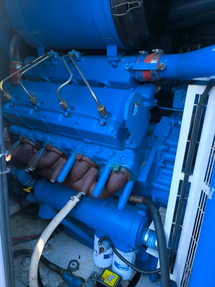 FG Wilson 550kvs generator  ex standby low hours - Image 1