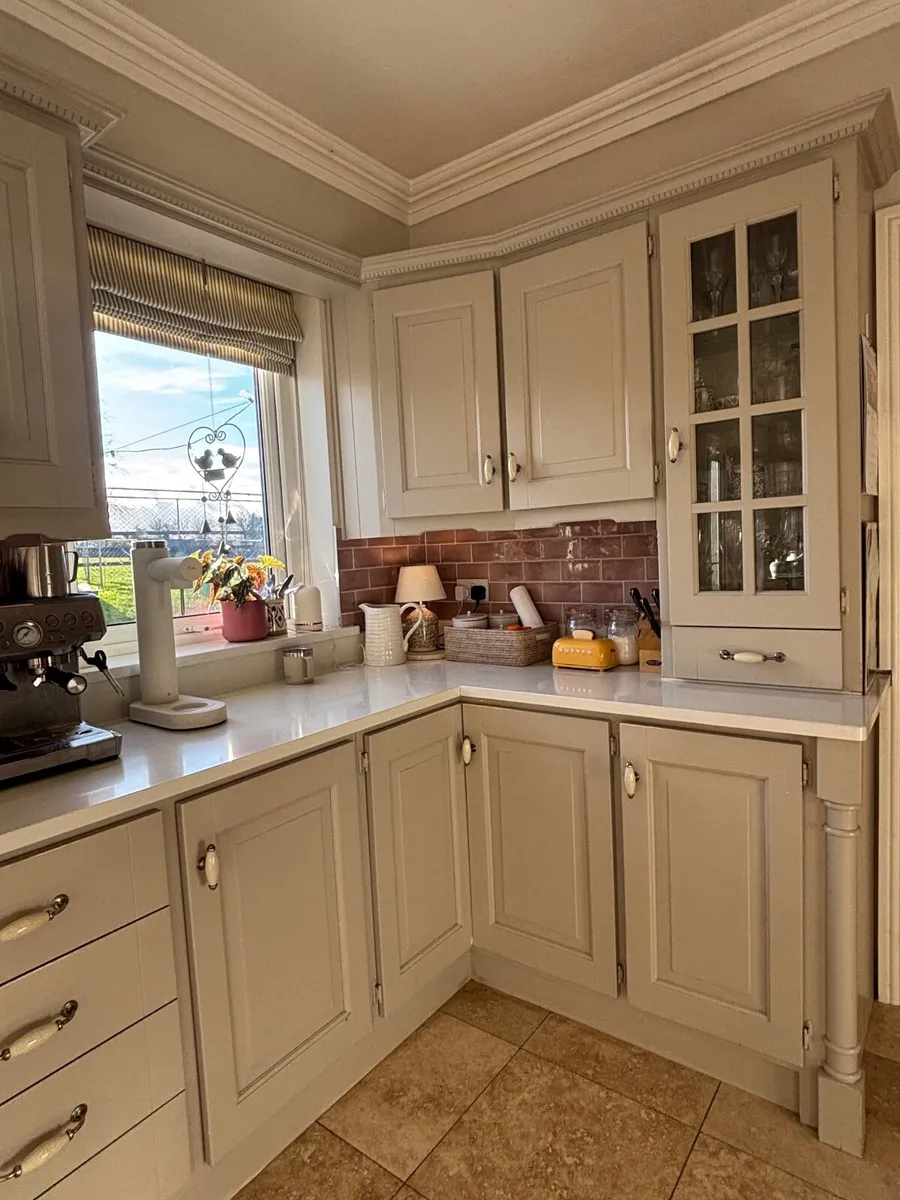 Solid wood kitchen, Appliances & Quartz Worktop - Image 2