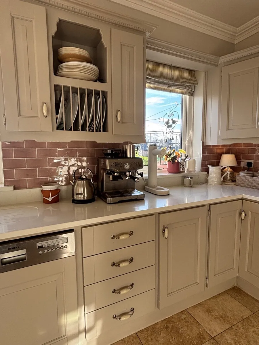 Solid wood kitchen, Appliances & Quartz Worktop - Image 3
