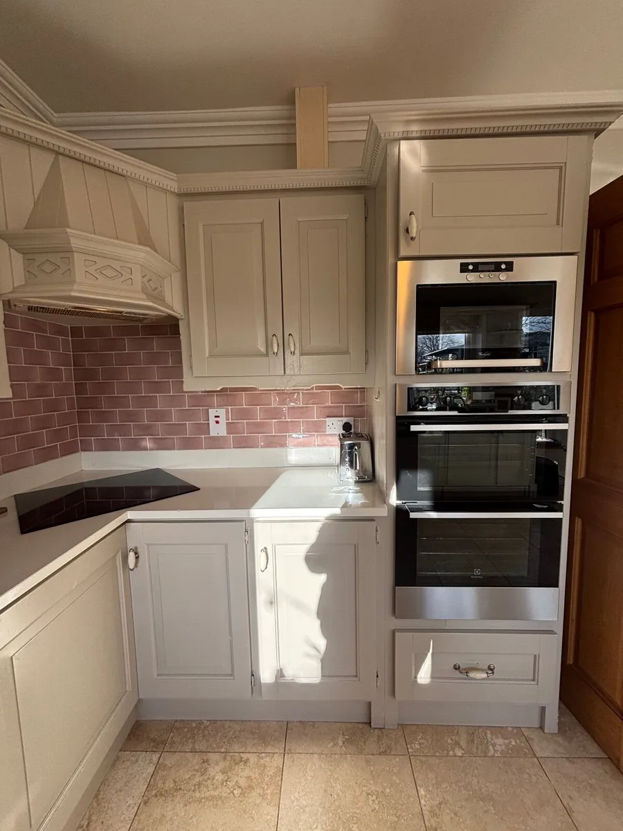 Solid wood kitchen, Appliances & Quartz Worktop - Image 4