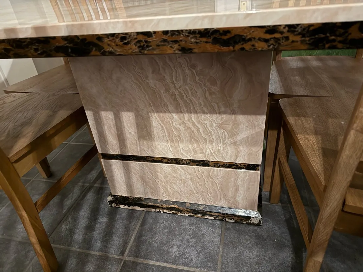 Table and chairs - Image 3