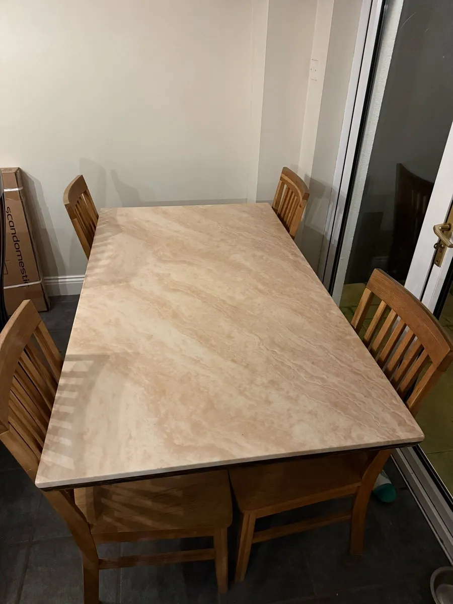 Table and chairs - Image 1