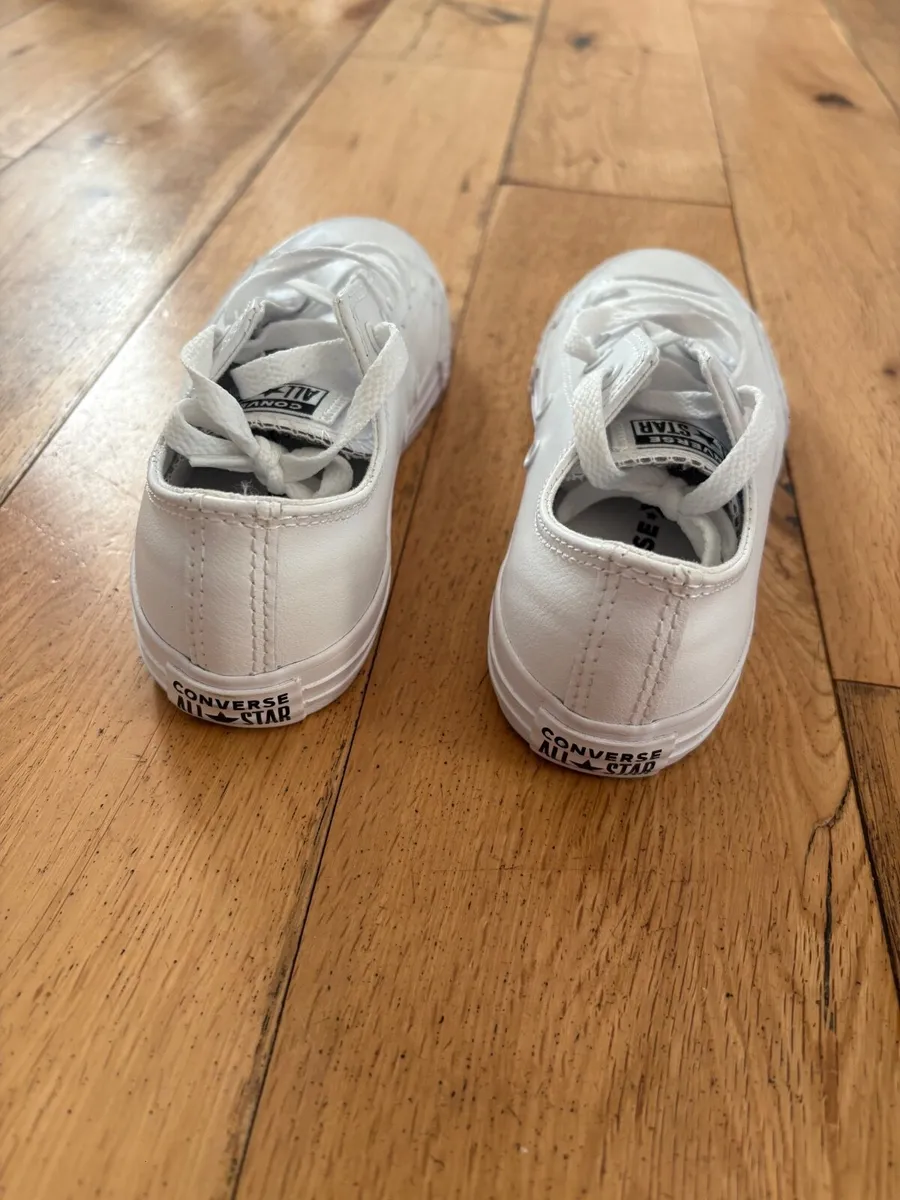 White Converse size UK 1 /EU33 - Image 2