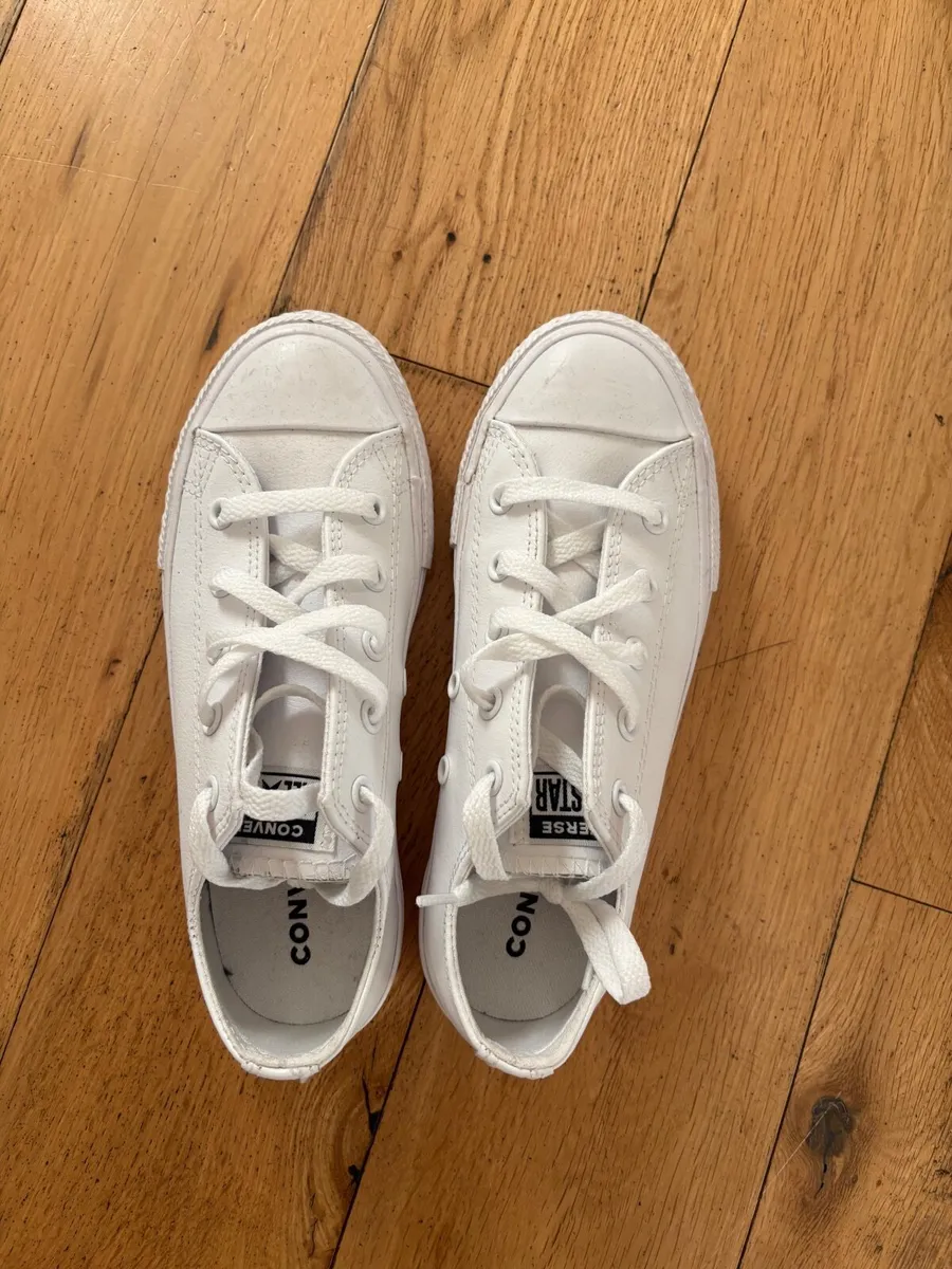White Converse size UK 1 /EU33 - Image 3