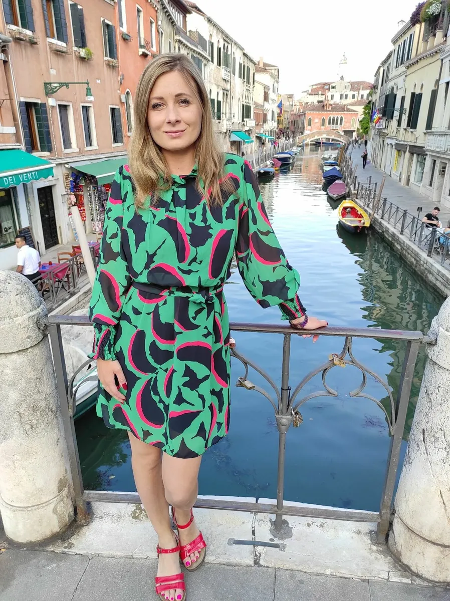 Stylish green dress - Image 2