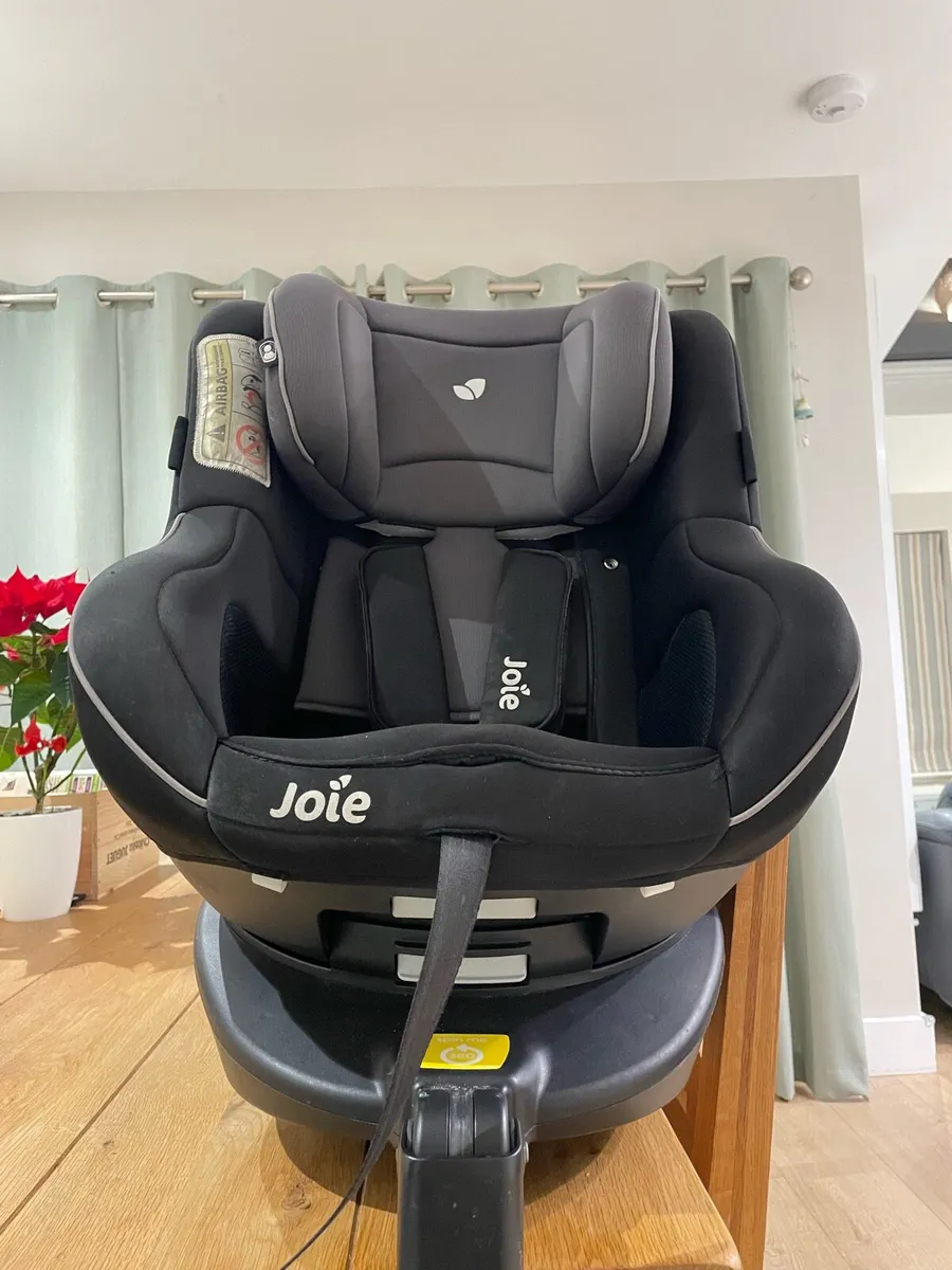 2 x Child Car Seats for €60 (both 18kg) - Image 1