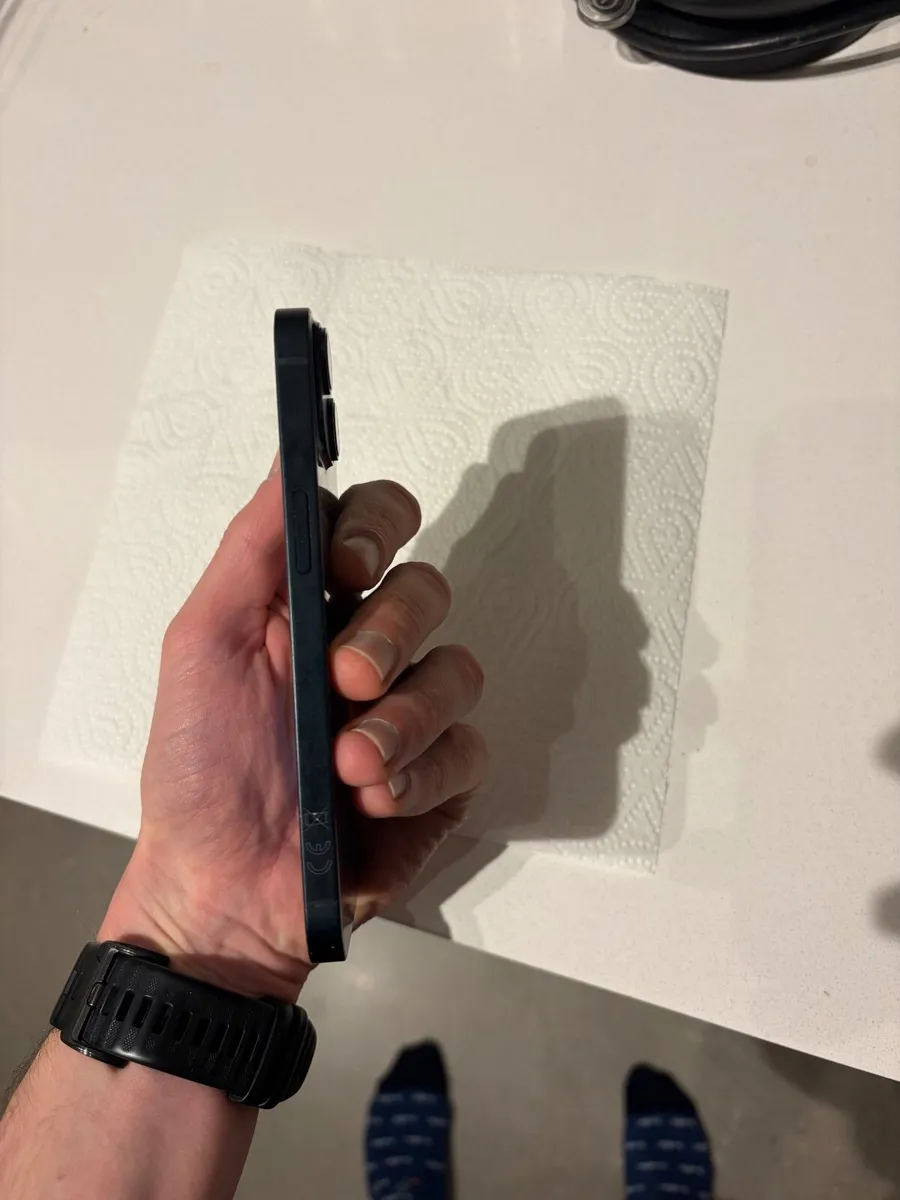 iPhone 14 - Image 4