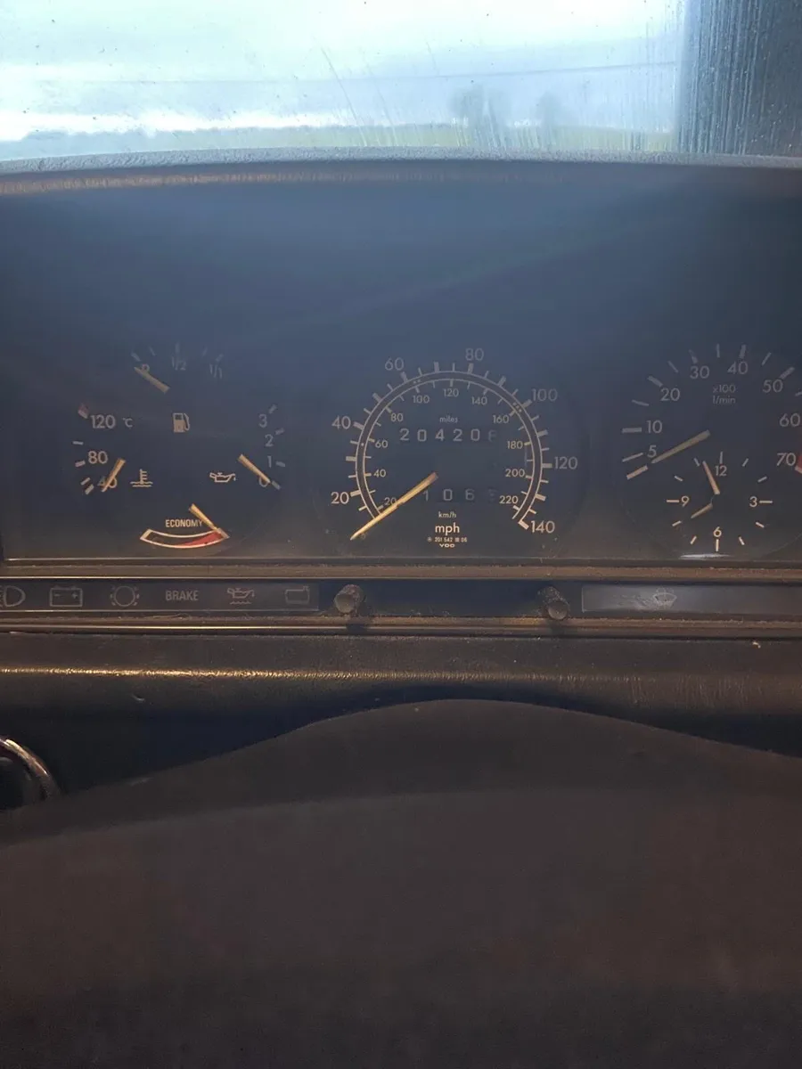 Mercedes Benz 190E - Image 2